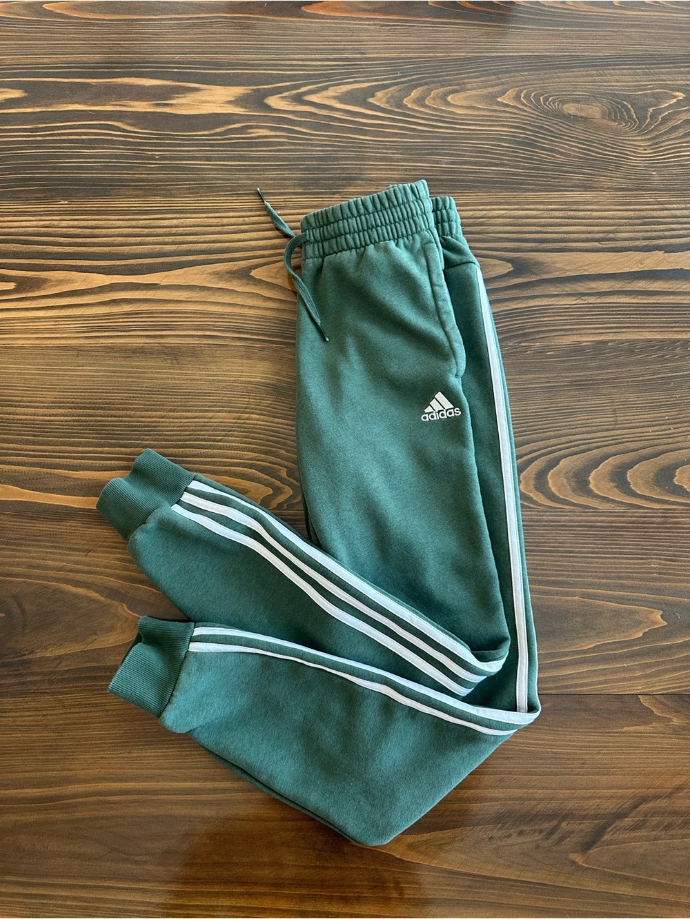 Womenโs adidas sweatpants
